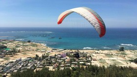 VĐV Hàn Quốc đoạt giải Nhất giải dù lượn mở rộng lần thứ nhất ở Lý Sơn, Quảng Ngãi