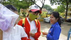 Quảng Ngãi: Thủ khoa tốt nghiệp đạt 32,63 điểm, xuất hiện 2 điểm 10 ở môn Địa lý và Lịch sử