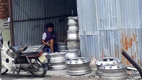 Khốn khổ vì ô nhiễm hóa chất và tiếng ồn