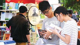 Đầu năm mua tri thức