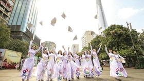 Áo dài truyền thống tại Lễ hội Áo dài TPHCM năm 2019