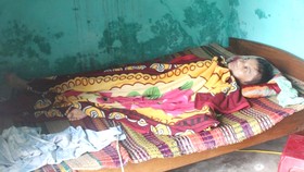 Hai mẹ con trong cảnh khốn cùng