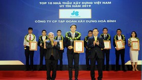 Công ty CP Tập đoàn Xây dựng Hòa Bình 3 năm liên tiếp đạt Top 10 Nhà thầu Xây dựng uy tín