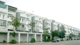 Thị trường bất động sản Bình Dương một thời “sôi sục” nay nhiều dãy nhà phố khang trang, xây xong cửa đóng then cài