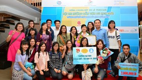 Thí sinh tham dự Hội thi Hướng dẫn viên Du lịch giỏi TPHCM mở rộng năm 2016. Ảnh: SDL