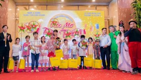 Tối 13-9, các em thiếu nhi trên địa bàn phường 4, quận 3, TPHCM và khu vực lân cận đã có một đêm hội trăng rằm với nhiều hoạt động ý nghĩa tại Hội sở Nam A Bank
