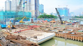 Cống ngăn triều Bến Nghé thuộc dự án giải quyết ngập do triều cường cho TPHCM có xét đến yếu tố biến đổi khí hậu được kỳ vọng khi hoàn thành sẽ giải quyết ngập do triều cường cho diện tích 570km2 với 6,5 triệu dân trong vùng dự án. Ảnh: Chủ đầu tư cung