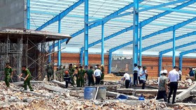 Khởi tố vụ án sập tường nhà xưởng khiến 6 công nhân tử vong
