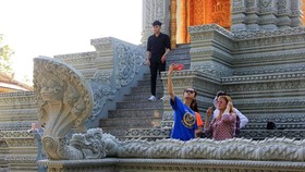 Ngôi chùa thu hút đông đảo giới trẻ miền Tây kéo đến check-in