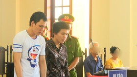 Hai bị cáo tại phiên tòa