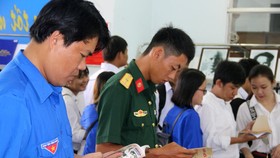 Triển lãm sách - ảnh “Chủ tịch Hồ Chí Minh sống mãi trong sự nghiệp của chúng ta“