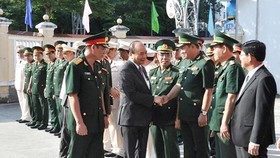 Thủ tướng Nguyễn Xuân Phúc thăm, chúc tết lực lượng vũ trang TP Đà Nẵng