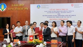 Thụy Sỹ tài trợ 365.000 Franc giúp Việt Nam sản xuất lúa