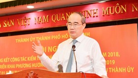 Secretary of HCMC Party Committee Nguyen Thien Nhan delivers a statement at the conference on January 16 (Photo: SGGP)