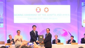 Scene at the signing ceremony of the ASEAN–Hongkong, China Free Trade Agreement and ASEAN-Hongkong, China Investment Agreement in Manila, the Philippines, in November 2017. (Photo: asean.org)