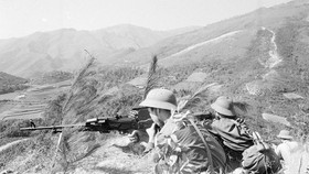 It is the courage and resolve of soldiers of the Vietnam People’s Army that contributed to the victory of the northern border defence war in Vietnam 40 years ago (February 17), said Russian Major General Viktor Demyanenko. (Photo: VNA)