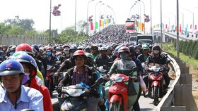 HCMC Transport Department has proposed 36 solutions to limit private motor vehicles (Photo: SGGP)