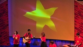 A performance of Vietnamese students of RUDN University at the event (Photo: VNA)