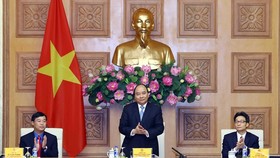 Prime Minister Nguyen Xuan Phuc (standing) speaks at the working session with the Ho Chi Minh Communist Youth Union Central Committee (Photo: VNA)