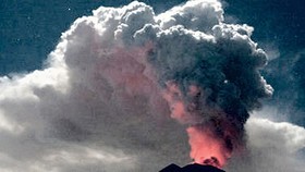 Volcano on Indonesia’s Bali resort island erupts again