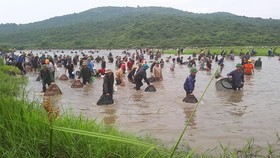 Thousands of people attend fishing festival in Ha Tinh province