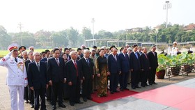 A delegation of the Communist Party of Vietnam Central Committee, the President, National Assembly, Government and Vietnam Fatherlands Front paid tribute to President Ho Chi Minh at his mausoleum in Hanoi on May 19 on the occasion of the late President’s