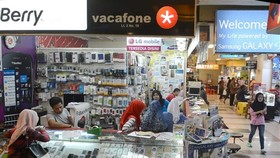 A mobile phone store in Jakarta, Indonesia (Photo: AFP/VNA)