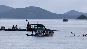 Two dead, one missing in boat capsize in Van Phong Bay