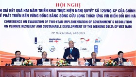 Prime Minister Nguyen Xuan Phuc speaks at the conference (Photo: VNA)