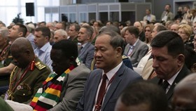 Deputy Minister of Defence Sen. Lieut. Gen. Be Xuan Truong (second from right) at the Army-2019 plenary session (Photo: VNA)