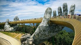 Renowned Golden Bridge in Da Nang city. The central region is gaining popularity among Thai travellers, with such leading destinations as Da Nang, Hue and Hoi An. (Photo: VNA)