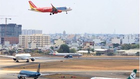 Planes at Tan Son Nhat Airport waiting to take off (Photo: SGGP)