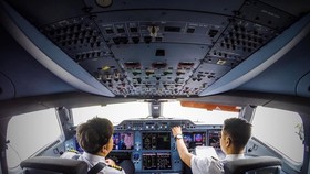After receiving basic training, pilots would join theory courses. (Photo: SGGP)