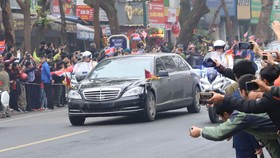 Đoàn xe ông Kim Jong-un tới Hà Nội