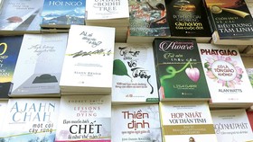 Dòng sách tinh thần đang được xem là “phao cứu sinh” cho nhiều người trong cuộc sống bon chen, vội vã