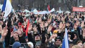 Biểu tình phản đối luật lao động sửa đổi tại Budapest, Hungary,ngày 19-1. Ảnh: AFP/TTXVN