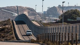 Một đoạn biên giới Mỹ-Mexico. Ảnh: greenrushdaily.com