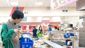 Nhiều siêu thị trên địa bàn TPHCM đã thực hiện cam kết hạn chế dùng túi ni lông sử dụng một lần