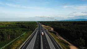 Cao tốc Đà Nẵng - Quảng Ngãi nhìn từ trên cao