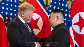 Tổng thống Mỹ Donald Trump trong cuộc gặp thượng đỉnh với Nhà lãnh đạo Triều Tiên Kim Jong-un tại Hà Nội ngày 27-2-2019. Ảnh: AFP/TTXVN