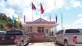 Tạm đình chỉ công tác 4 cán bộ hải quan bị tố nhận tiền “bôi trơn” tại cửa khẩu quốc tế La Lay