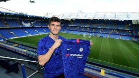 Christian Pulisic là “bom tấn” đầu tiên ở Premier League, nhưng Chelsea đã thực hiện hợp đồng này từ tháng Giêng. Ảnh: Getty Images