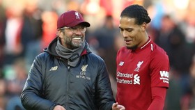HLV Jurgen Klopp đã đúng khi biến Virgil van Dijk thành hậu vệ đắt nhất thế giới. Ảnh: Getty Images