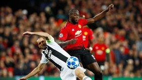 Romelu Lukaku (phải) từng cùng Man.United đối đầu Juve ở Champions League mùa qua. Ảnh: Getty Images