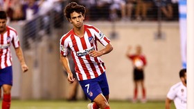 Joao Felix đầy sự lạnh lùng sau khi ghi bàn. Ảnh: Getty Images