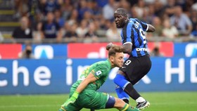Romelu Lukaku đã đáp ứng kỳ vọng với bàn thắng ra mắt. Ảnh: Getty Images
