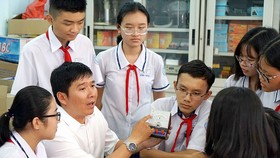 Thầy Nguyễn Minh Phương, giáo viên Trường THCS Cầu Kiệu (quận Phú Nhuận) Ảnh: HOÀNG HÙNG