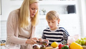 Giúp trẻ phát triển tốt từ những "lần đầu vô giá”