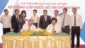 Đại diệm công ty Rynan Technologies Vietnam và Công ty CP Cấp nước Thủ Đức ký kết hợp tác thí điểm hệ thống cấp nước thông minh