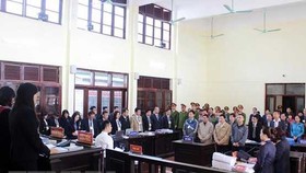 Các bị cáo tại phiên tòa xét xử sơ thẩm. Ảnh: TTXVN